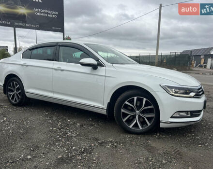 Белый Фольксваген Пассат, объемом двигателя 2 л и пробегом 120 тыс. км за 22000 $, фото 1 на Automoto.ua