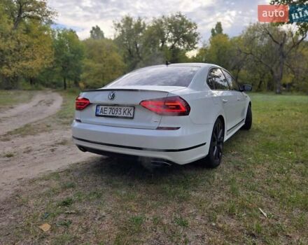 Белый Фольксваген Пассат, объемом двигателя 3.6 л и пробегом 190 тыс. км за 15500 $, фото 10 на Automoto.ua