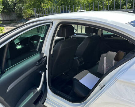 Білий Фольксваген Пассат, об'ємом двигуна 2 л та пробігом 203 тис. км за 21500 $, фото 5 на Automoto.ua