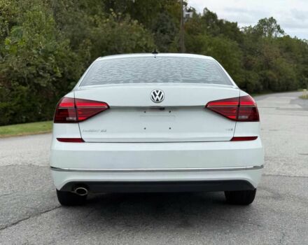 Фольксваген Пассат 2018 в Львове на Automoto.ua Белый Фольксваген Пассат, объемом двигателя 2 л и пробегом 48 тыс. км за 11300 $, фото 4 на Automoto.ua