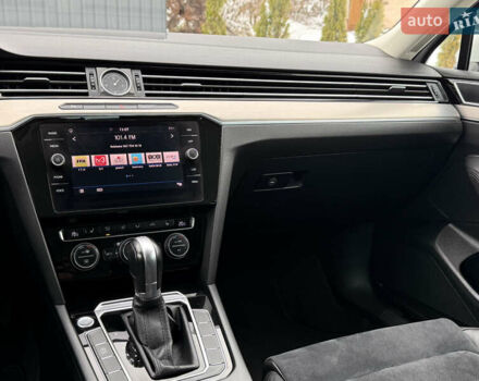 Белый Фольксваген Пассат, объемом двигателя 2 л и пробегом 198 тыс. км за 18950 $, фото 90 на Automoto.ua