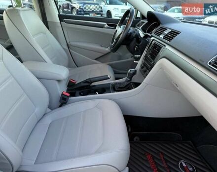 Білий Фольксваген Пассат, об'ємом двигуна 2 л та пробігом 145 тис. км за 18500 $, фото 20 на Automoto.ua
