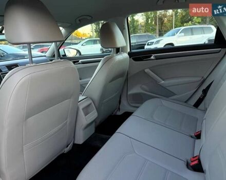 Білий Фольксваген Пассат, об'ємом двигуна 2 л та пробігом 145 тис. км за 18500 $, фото 15 на Automoto.ua