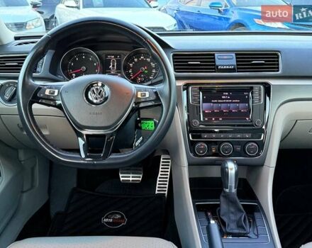 Білий Фольксваген Пассат, об'ємом двигуна 2 л та пробігом 145 тис. км за 18500 $, фото 23 на Automoto.ua