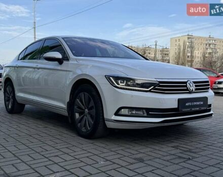 Белый Фольксваген Пассат, объемом двигателя 1.97 л и пробегом 220 тыс. км за 21990 $, фото 2 на Automoto.ua