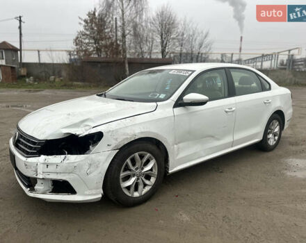 Білий Фольксваген Пассат, об'ємом двигуна 2 л та пробігом 147 тис. км за 8600 $, фото 6 на Automoto.ua