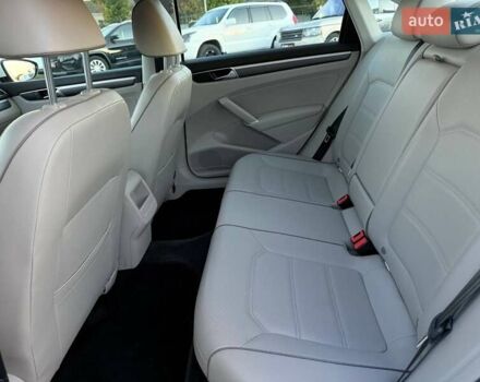 Білий Фольксваген Пассат, об'ємом двигуна 2 л та пробігом 145 тис. км за 18500 $, фото 16 на Automoto.ua