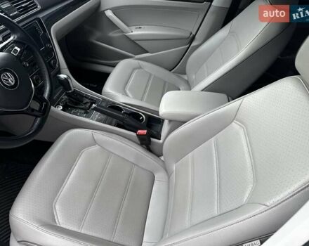 Белый Фольксваген Пассат, объемом двигателя 1.98 л и пробегом 70 тыс. км за 13500 $, фото 9 на Automoto.ua