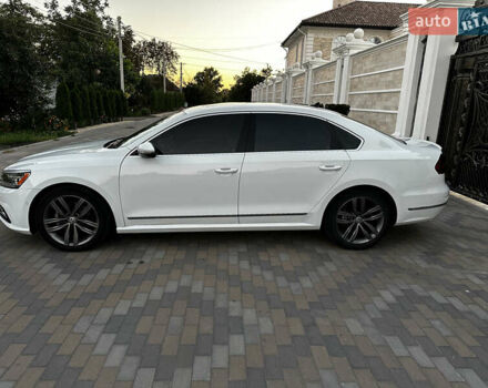 Белый Фольксваген Пассат, объемом двигателя 2 л и пробегом 54 тыс. км за 24350 $, фото 3 на Automoto.ua