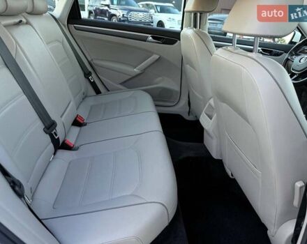 Білий Фольксваген Пассат, об'ємом двигуна 2 л та пробігом 145 тис. км за 18500 $, фото 17 на Automoto.ua