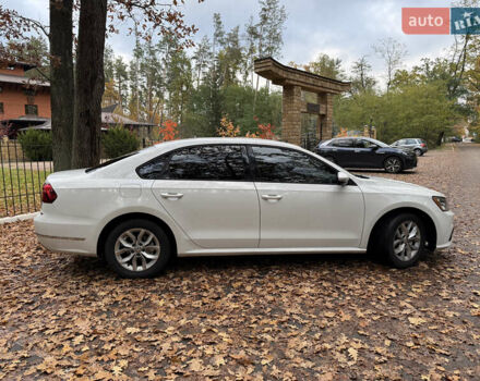 Фольксваген Пассат 2018 в Киеве на Automoto.ua Белый Фольксваген Пассат, объемом двигателя 2 л и пробегом 170 тыс. км за 12980 $, фото 5 на Automoto.ua
