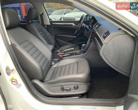 Білий Фольксваген Пассат, об'ємом двигуна 2 л та пробігом 73 тис. км за 17900 $, фото 27 на Automoto.ua