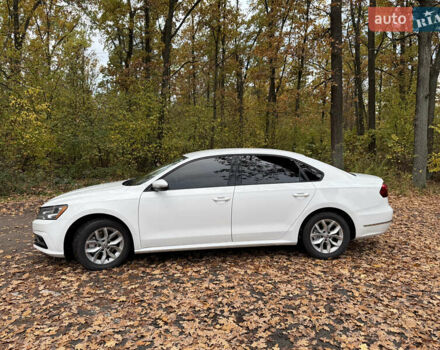 Фольксваген Пассат 2018 в Киеве на Automoto.ua Белый Фольксваген Пассат, объемом двигателя 2 л и пробегом 170 тыс. км за 12980 $, фото 2 на Automoto.ua