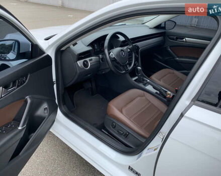 Белый Фольксваген Пассат, объемом двигателя 1.98 л и пробегом 83 тыс. км за 17600 $, фото 20 на Automoto.ua