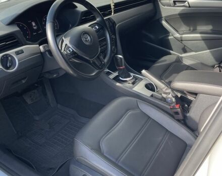 Белый Фольксваген Пассат, объемом двигателя 2 л и пробегом 68 тыс. км за 18500 $, фото 6 на Automoto.ua