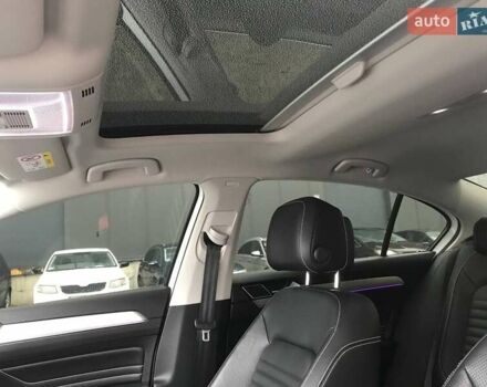 Белый Фольксваген Пассат, объемом двигателя 2 л и пробегом 55 тыс. км за 30990 $, фото 2 на Automoto.ua