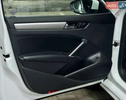 Білий Фольксваген Пассат, об'ємом двигуна 1.98 л та пробігом 72 тис. км за 21000 $, фото 18 на Automoto.ua