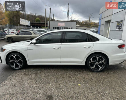 Белый Фольксваген Пассат, объемом двигателя 2 л и пробегом 51 тыс. км за 23750 $, фото 1 на Automoto.ua