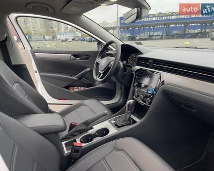 Белый Фольксваген Пассат, объемом двигателя 1.98 л и пробегом 82 тыс. км за 21000 $, фото 6 на Automoto.ua