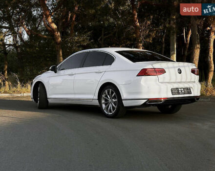 Белый Фольксваген Пассат, объемом двигателя 2 л и пробегом 54 тыс. км за 32000 $, фото 3 на Automoto.ua