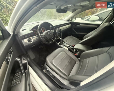 Білий Фольксваген Пассат, об'ємом двигуна 2 л та пробігом 162 тис. км за 17000 $, фото 28 на Automoto.ua