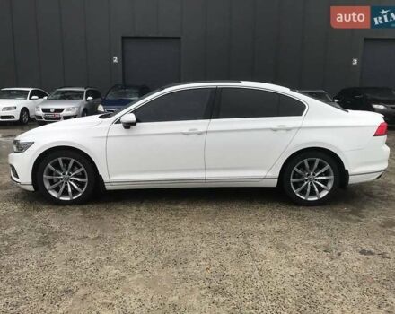 Белый Фольксваген Пассат, объемом двигателя 2 л и пробегом 55 тыс. км за 30990 $, фото 24 на Automoto.ua