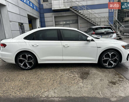 Белый Фольксваген Пассат, объемом двигателя 2 л и пробегом 51 тыс. км за 23750 $, фото 5 на Automoto.ua