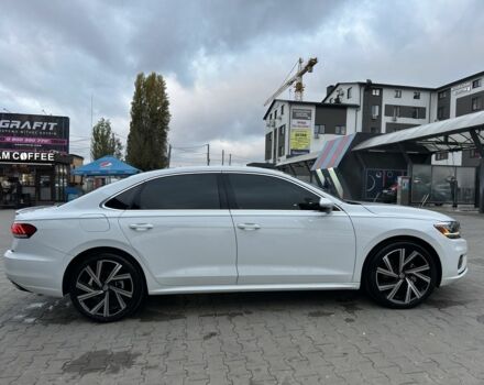 Фольксваген Пассат 2020 в Киеве на Automoto.ua Белый Фольксваген Пассат, объемом двигателя 2 л и пробегом 65 тыс. км за 21500 $, фото 5 на Automoto.ua