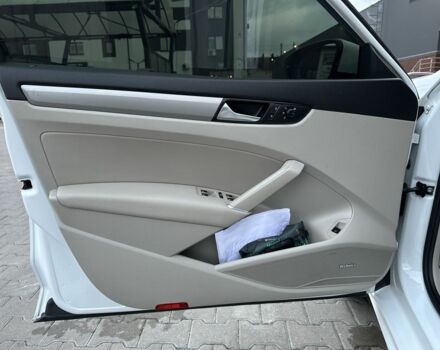 Фольксваген Пассат 2020 в Киеве на Automoto.ua Белый Фольксваген Пассат, объемом двигателя 2 л и пробегом 65 тыс. км за 21500 $, фото 11 на Automoto.ua
