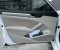 Фольксваген Пассат 2020 в Киеве на Automoto.ua Белый Фольксваген Пассат, объемом двигателя 2 л и пробегом 65 тыс. км за 21500 $, фото 11 на Automoto.ua