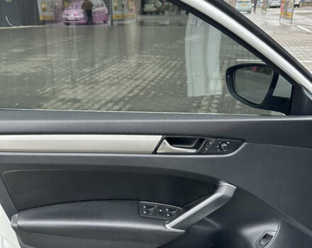 Белый Фольксваген Пассат, объемом двигателя 2 л и пробегом 108 тыс. км за 17999 $, фото 17 на Automoto.ua