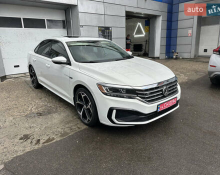 Белый Фольксваген Пассат, объемом двигателя 2 л и пробегом 51 тыс. км за 23750 $, фото 6 на Automoto.ua