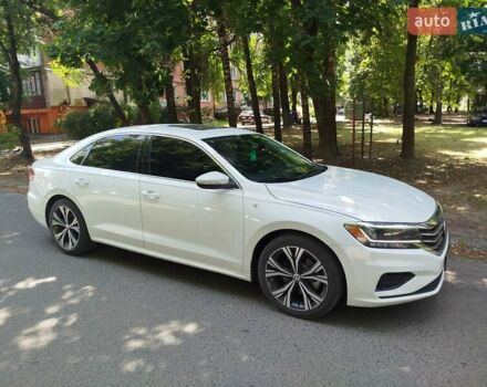 Білий Фольксваген Пассат, об'ємом двигуна 2 л та пробігом 195 тис. км за 15999 $, фото 10 на Automoto.ua