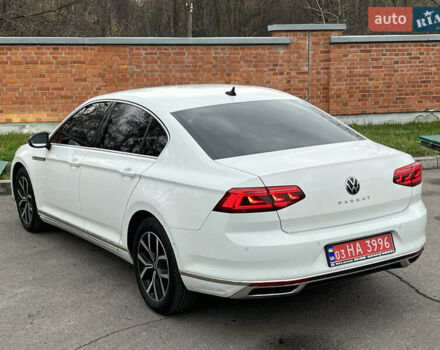 Белый Фольксваген Пассат, объемом двигателя 1.97 л и пробегом 176 тыс. км за 25599 $, фото 19 на Automoto.ua