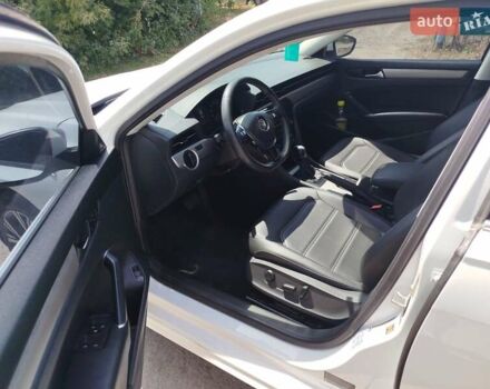 Білий Фольксваген Пассат, об'ємом двигуна 2 л та пробігом 195 тис. км за 15999 $, фото 15 на Automoto.ua