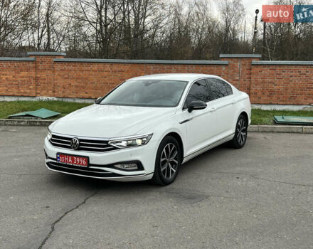 Белый Фольксваген Пассат, объемом двигателя 1.97 л и пробегом 176 тыс. км за 25599 $, фото 5 на Automoto.ua