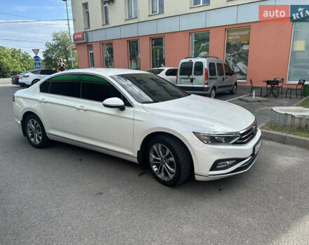 Белый Фольксваген Пассат, объемом двигателя 2 л и пробегом 130 тыс. км за 37000 $, фото 5 на Automoto.ua