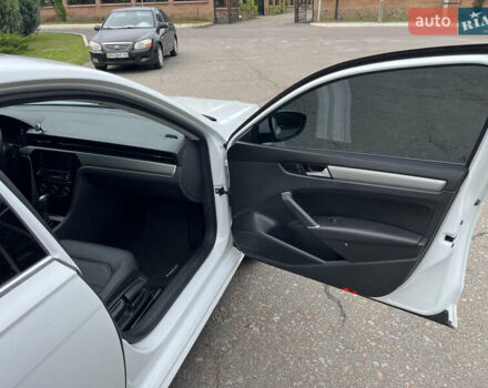 Белый Фольксваген Пассат, объемом двигателя 2 л и пробегом 26 тыс. км за 22500 $, фото 20 на Automoto.ua