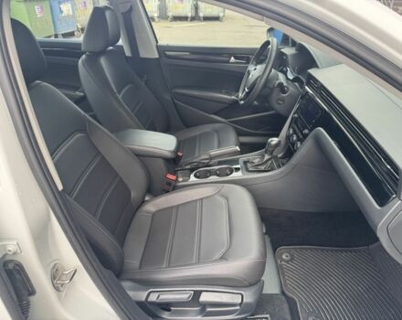 Фольксваген Пассат 2021 в Киеве на Automoto.ua Белый Фольксваген Пассат, объемом двигателя 2 л и пробегом 51 тыс. км за 20900 $, фото 20 на Automoto.ua