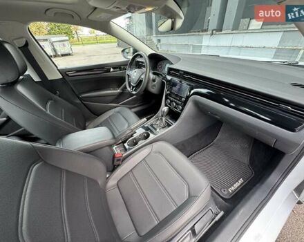 Белый Фольксваген Пассат, объемом двигателя 2 л и пробегом 51 тыс. км за 20900 $, фото 18 на Automoto.ua