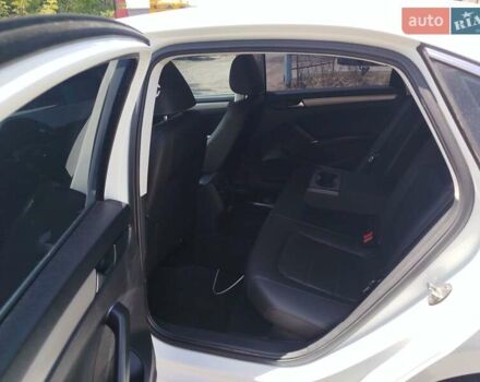 Білий Фольксваген Пассат, об'ємом двигуна 2 л та пробігом 195 тис. км за 15999 $, фото 17 на Automoto.ua