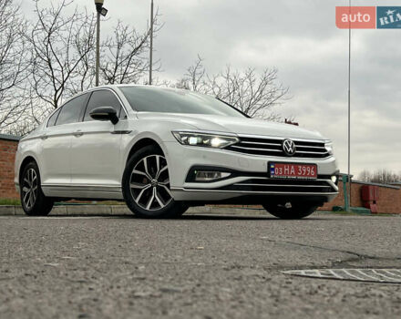 Белый Фольксваген Пассат, объемом двигателя 1.97 л и пробегом 176 тыс. км за 25599 $, фото 12 на Automoto.ua