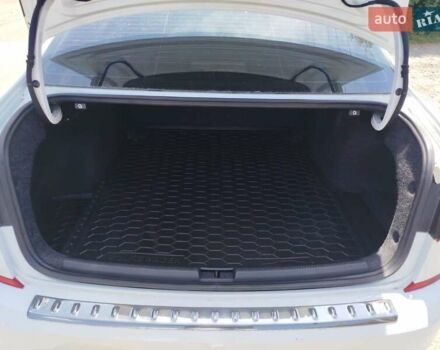 Білий Фольксваген Пассат, об'ємом двигуна 2 л та пробігом 195 тис. км за 15999 $, фото 13 на Automoto.ua