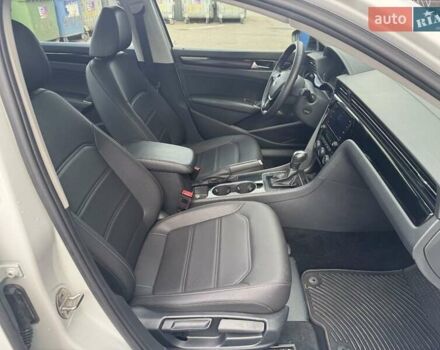 Белый Фольксваген Пассат, объемом двигателя 2 л и пробегом 51 тыс. км за 20900 $, фото 17 на Automoto.ua