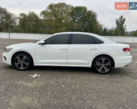 Білий Фольксваген Пассат, об'ємом двигуна 2 л та пробігом 105 тис. км за 16950 $, фото 11 на Automoto.ua