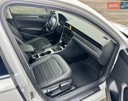 Білий Фольксваген Пассат, об'ємом двигуна 2 л та пробігом 105 тис. км за 16950 $, фото 15 на Automoto.ua