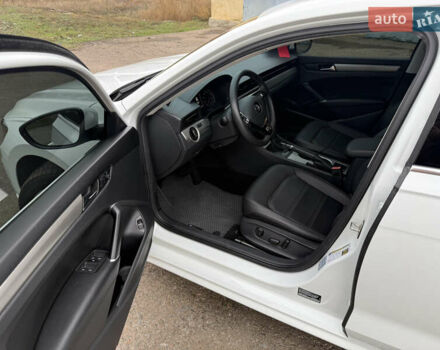 Белый Фольксваген Пассат, объемом двигателя 1.98 л и пробегом 106 тыс. км за 19000 $, фото 6 на Automoto.ua