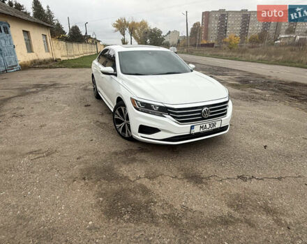 Белый Фольксваген Пассат, объемом двигателя 1.98 л и пробегом 106 тыс. км за 19000 $, фото 4 на Automoto.ua