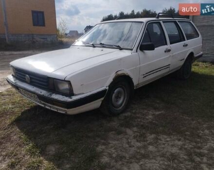 Білий Фольксваген Пассат, об'ємом двигуна 1.6 л та пробігом 300 тис. км за 850 $, фото 1 на Automoto.ua