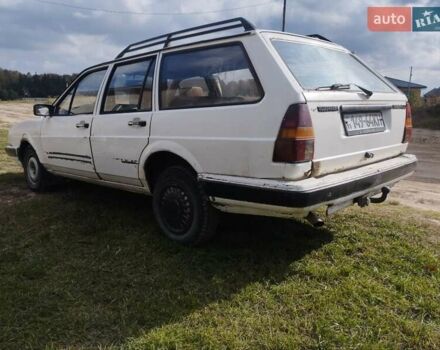 Білий Фольксваген Пассат, об'ємом двигуна 1.6 л та пробігом 300 тис. км за 850 $, фото 2 на Automoto.ua